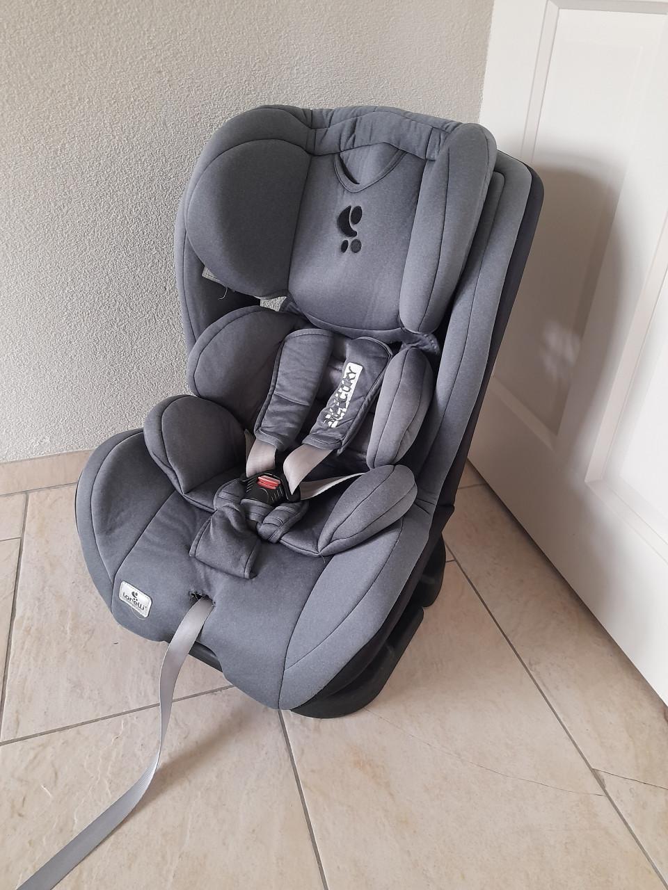 Lorelli autostoel geschikt van 0 tot 4 jaar (in goede nette staat)