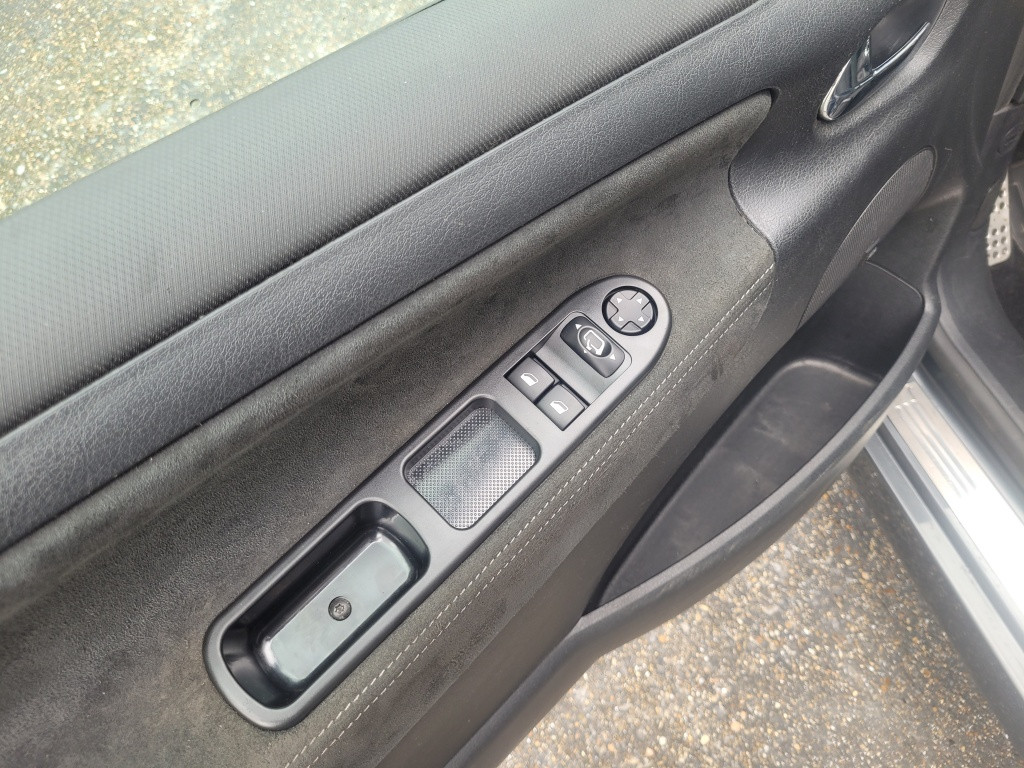 Peugeot 207 1.6-16v t rc