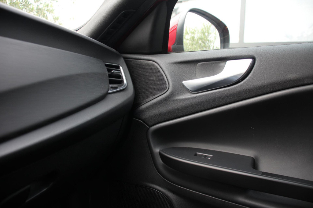 Alfa Romeo Giulietta 1.4 turbo multiair super - panorama dak - navi - stoel