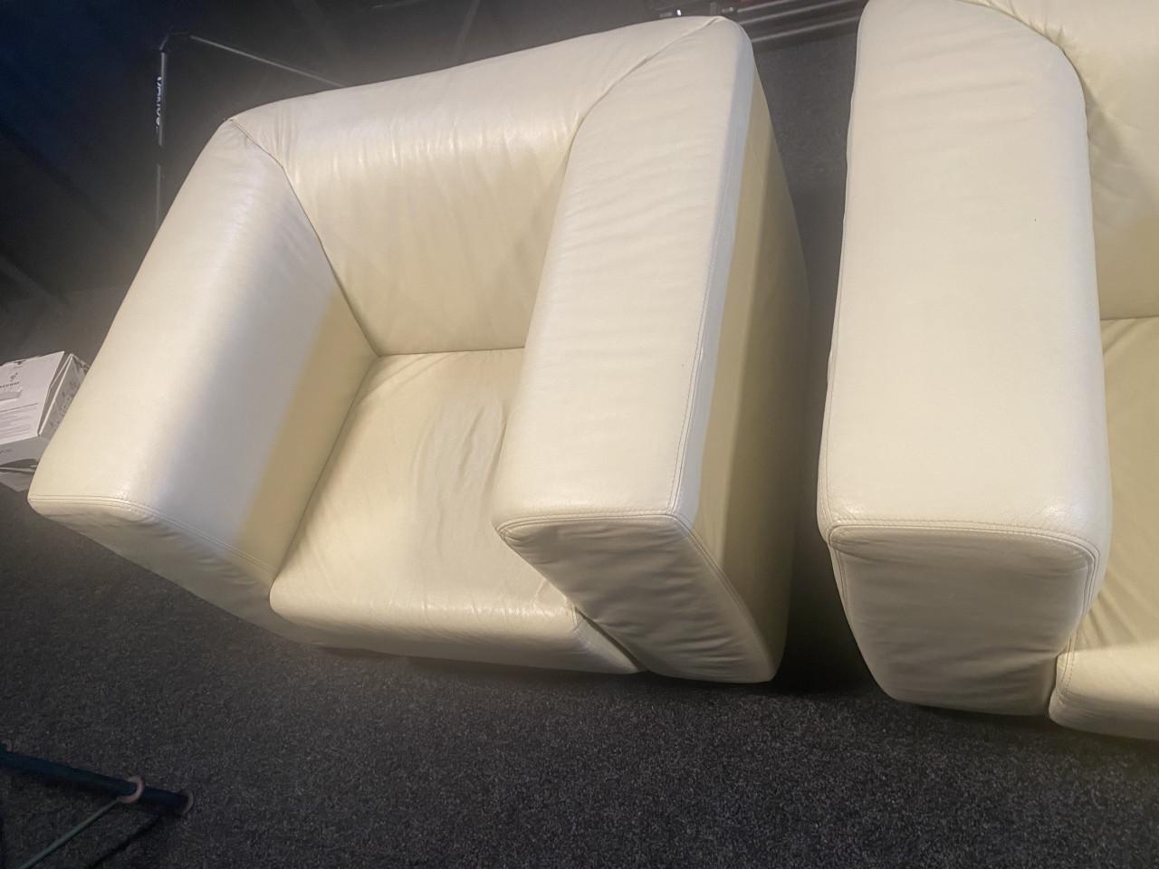 GRATIS OPHALEN: 2 x lederen fauteuil - mooie stoelen in nette staat!