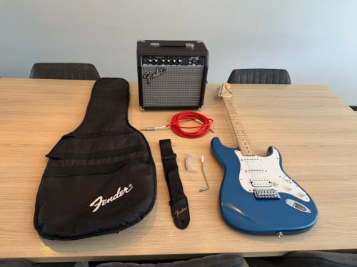 Fender squier Stratocaster complete set.