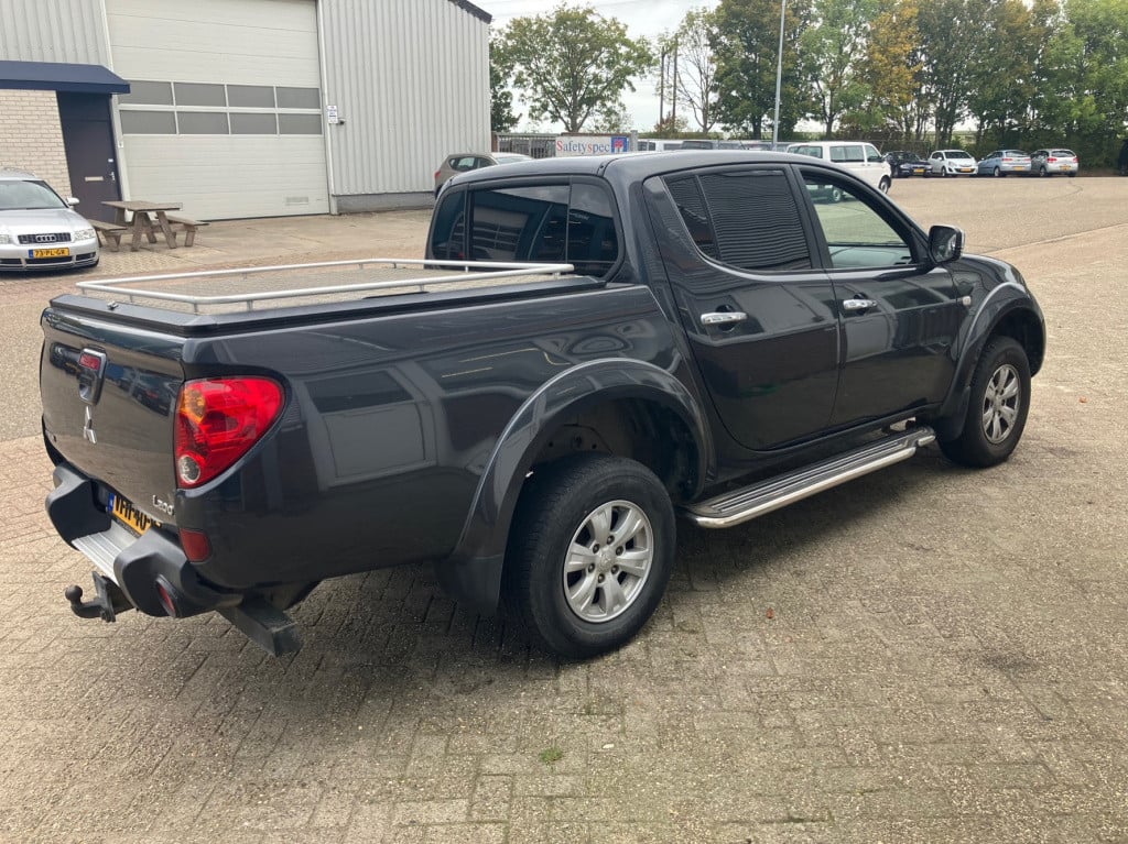 Mitsubishi L200 2.5 di-d club cab invite 4x4 diff-lock