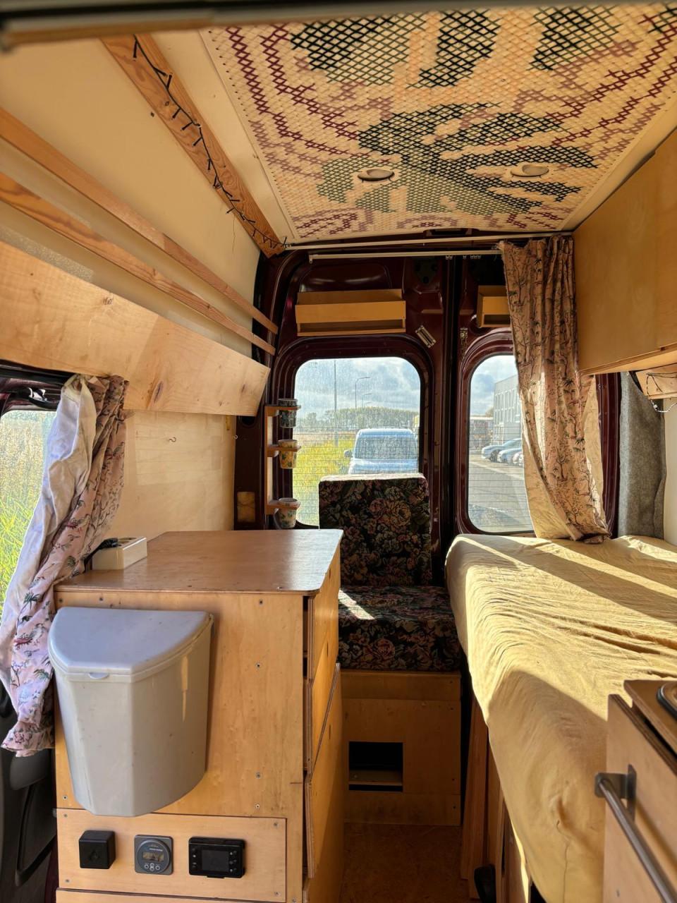 Knusse camper Renault Traffic te koop