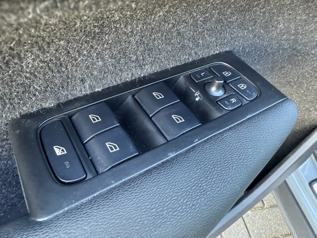 Volvo XC40 t5 262pk recharge| r-design-full options ! stylingpack