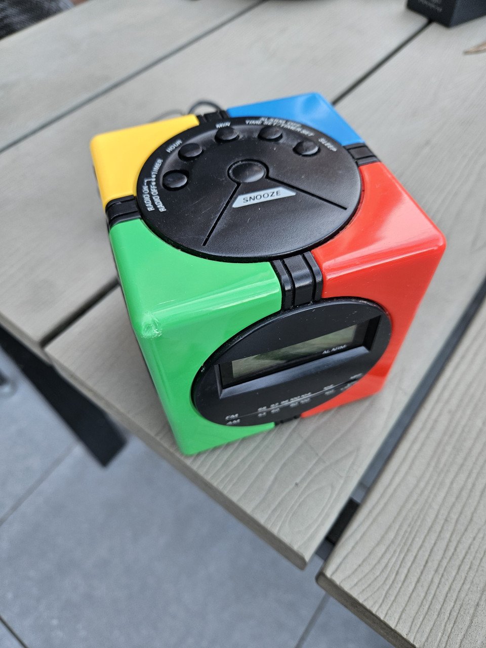 Space Age Rubiks Kubus digitale wekker- radio klok jaren 80...