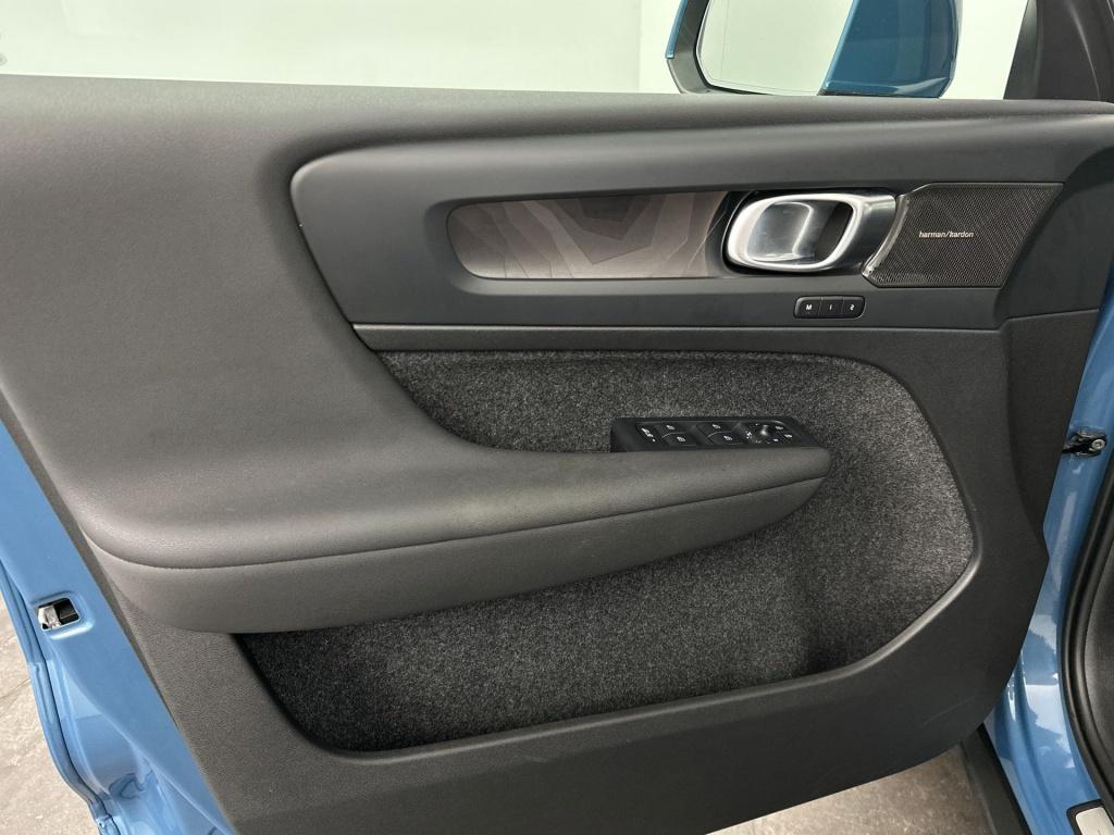 Volvo XC40 t5 262pk recharge ultimate dark| pano| h&k| adap.cruise| camera