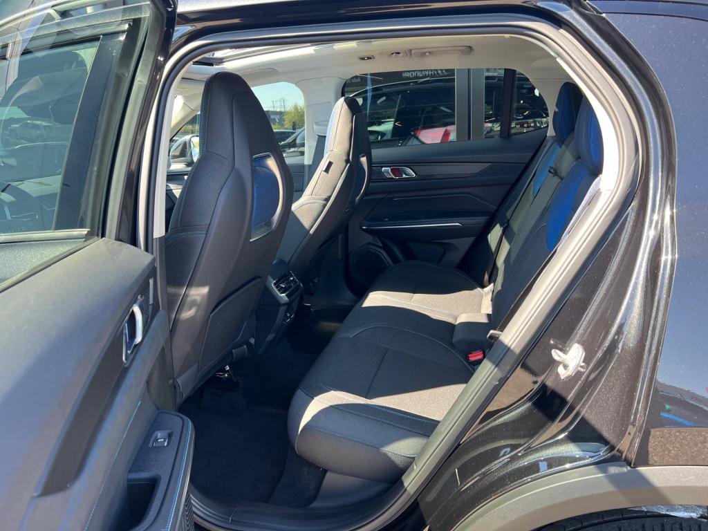 Lynk & Co 01 1.5 261pk plug in hybrid 7dcth , black edition , panodak , 360