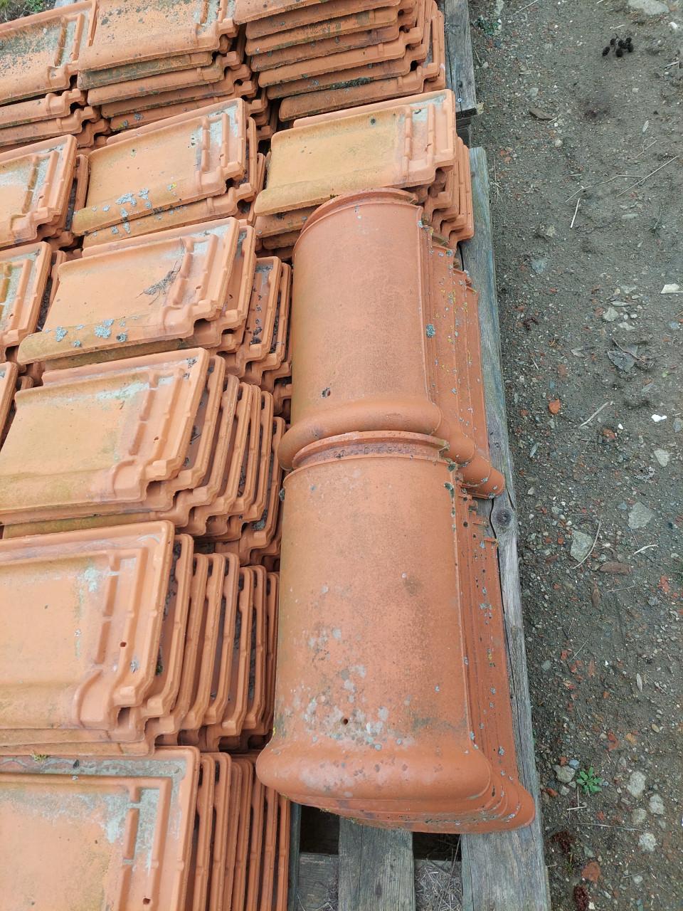 Dakpannen 15 vierkante mtr met 10 nokpannen