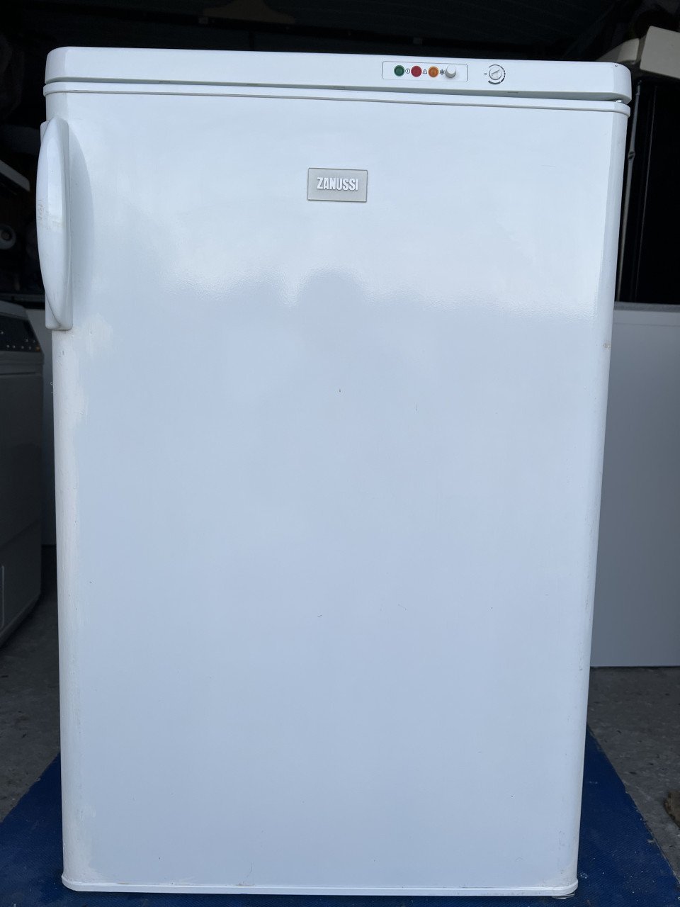Tafelmodel vrieskast 85x55 cm. 110 liter