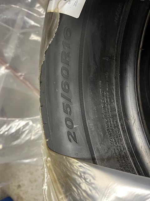 Autobanden 205/60R16 2 stuks Nieuw Renault Captur inclusief montage