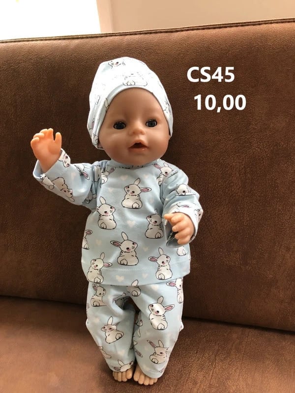 Leuke poppenkleertjes baby born. Slaapzak. Opbrengst KiKa.