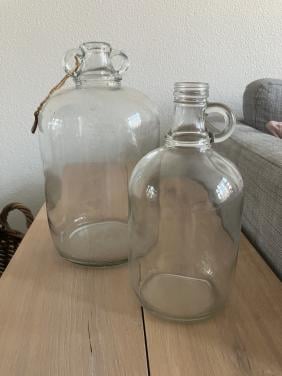 2 stuks glazen vazen