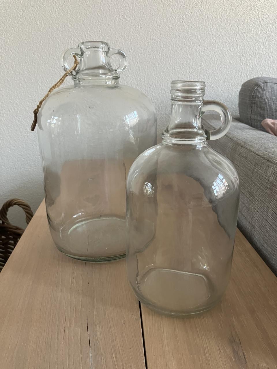 2 stuks glazen vazen