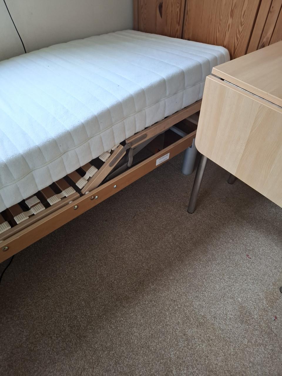 1 pers. 80/200 bed met motor.