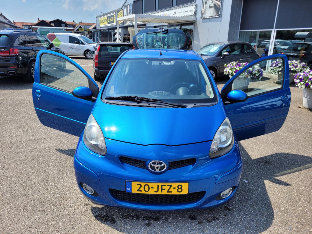 Toyota Aygo 1.0-12v dynamic blue airco