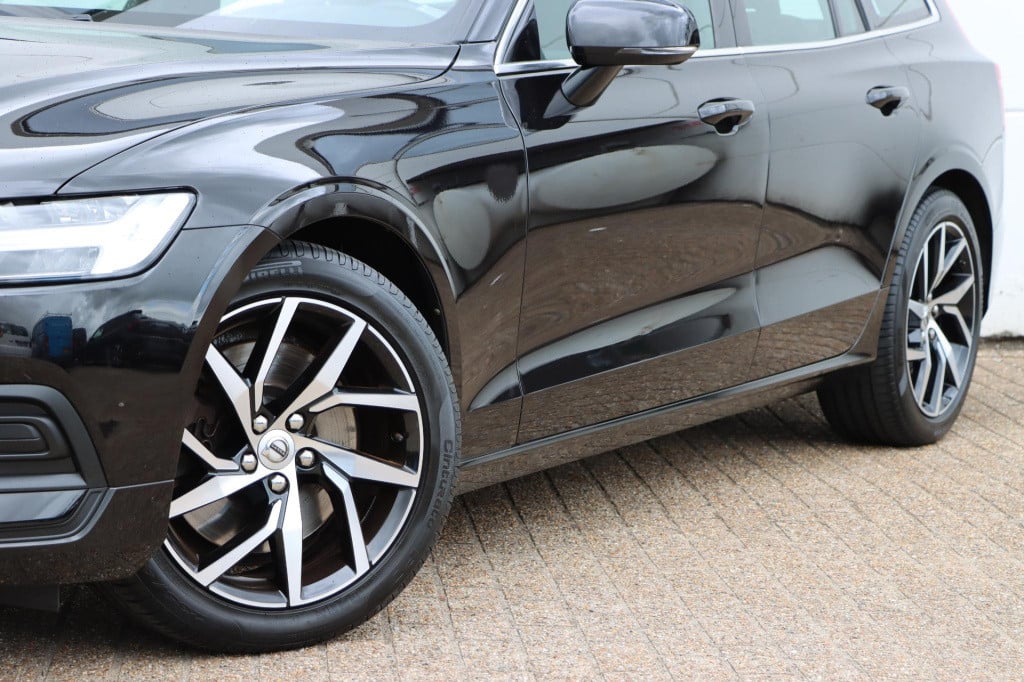 Volvo V60 2.0 t5 momentum 250pk