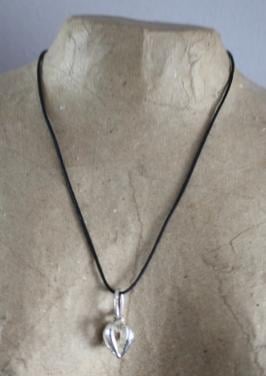 Zwart toutjes ketting ,et zilverkleurige hanger