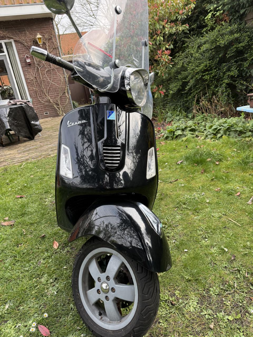 Vespa Piaggo GTS250