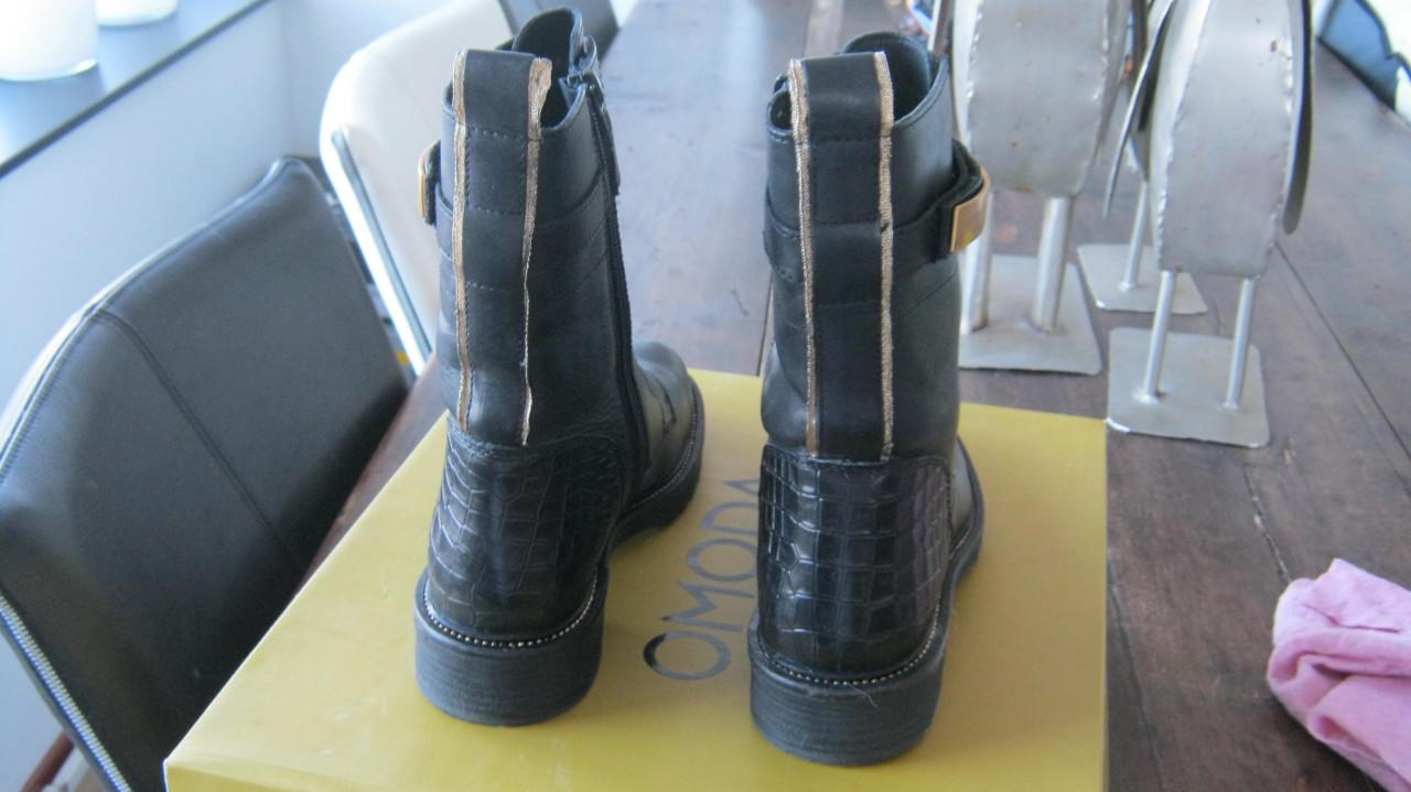 NIEUW LAARZEN ECHT LEER  MAAT 37 MAG WEG VOOR 40 EURO