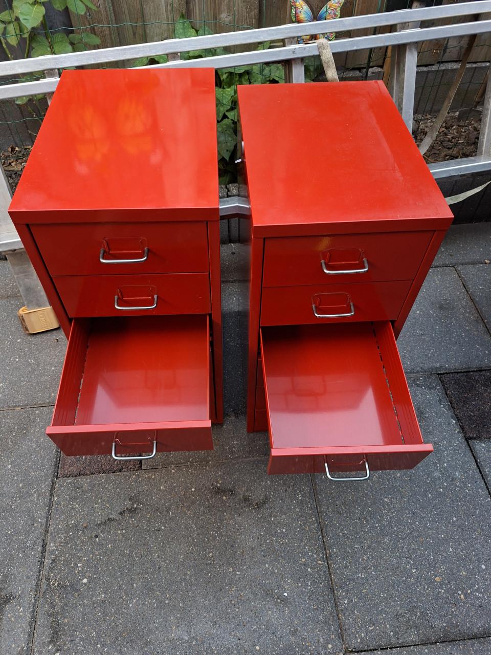2 rode metalen ladenkastje om hobby spulletje op te bergen