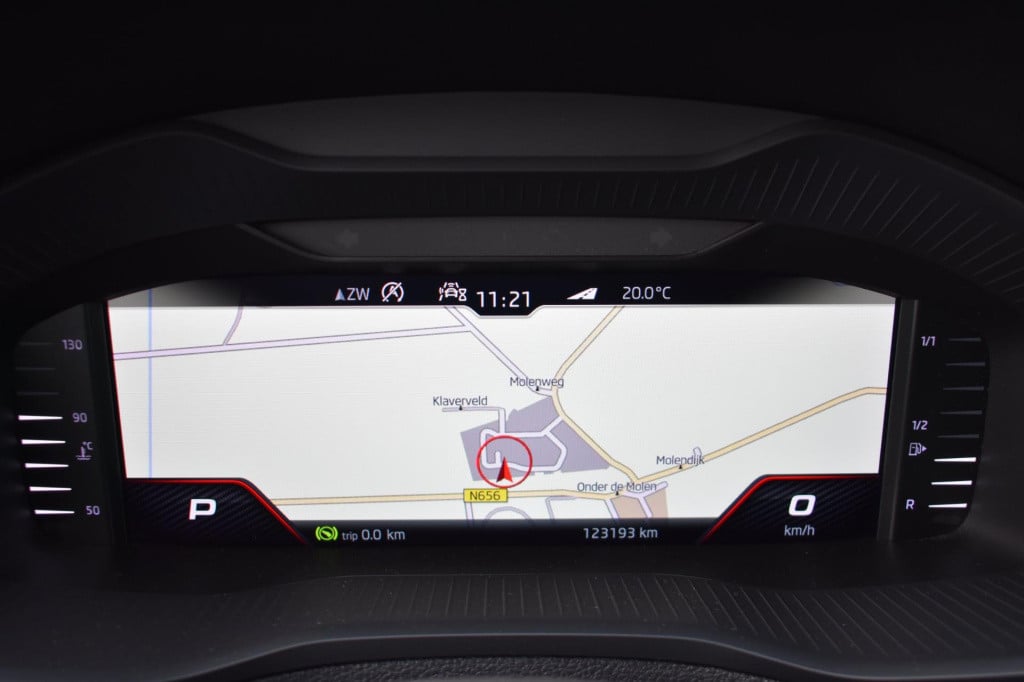 Skoda Karoq 1.5 tsi act sportline | trekhaak | camera | nap | virtual cockp