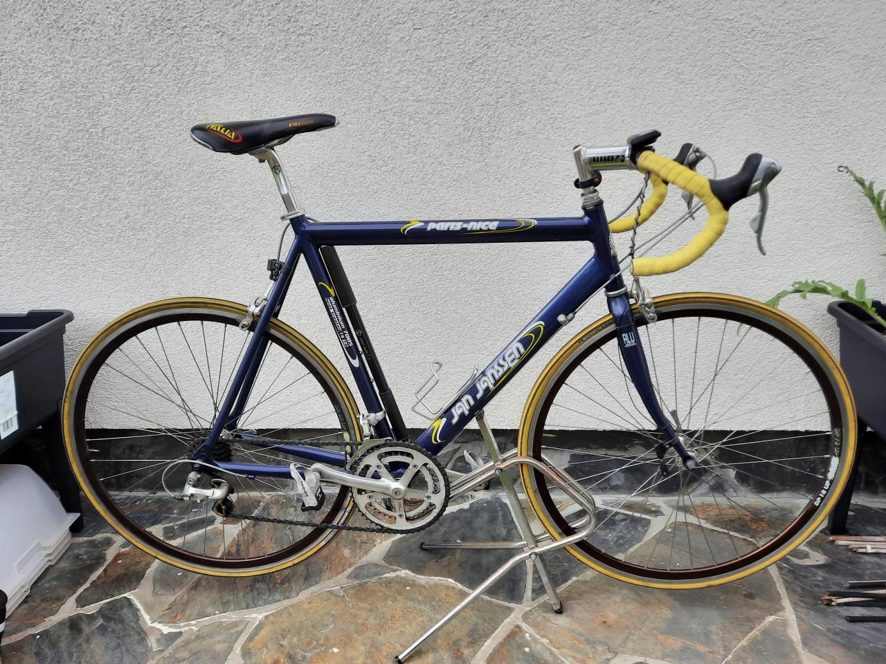 Wielrenfiets Paris-Nice van Jan Janssen maat L. Kleur blauw/geel