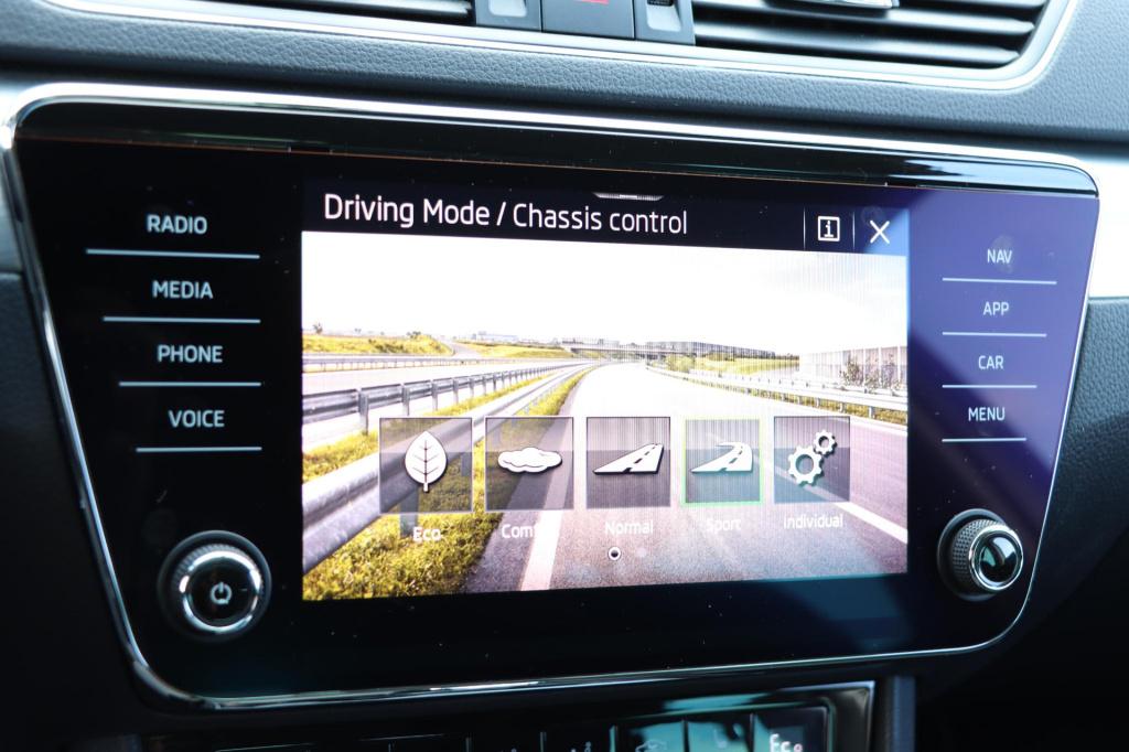 Skoda Superb combi 1.4 tsi iv business edition plus dsg6 218pk