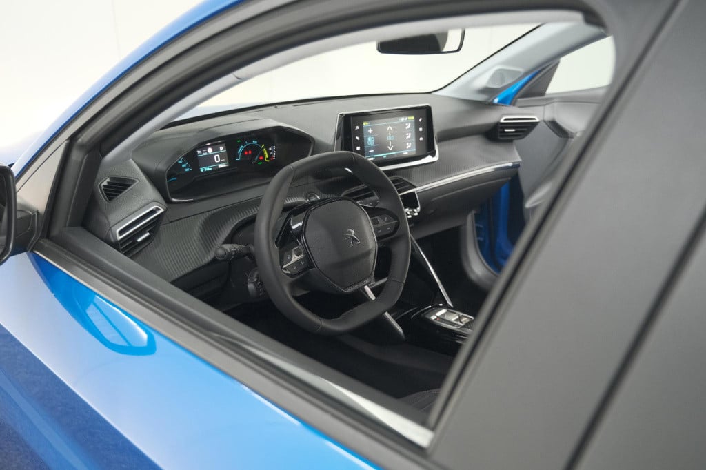 Peugeot 208 ev active 50 kwh | navigatie | apple carplay | climate control