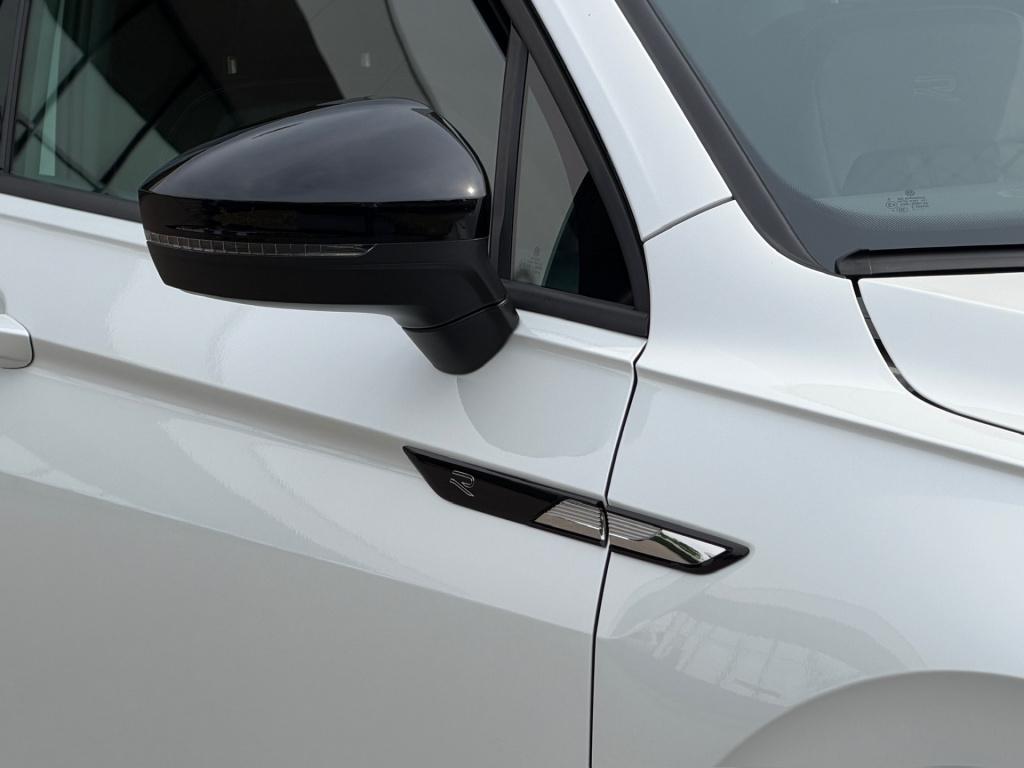 Volkswagen Tiguan 1.5 tsi 150pk dsg r-line | trekhaak | camera | carplay | 