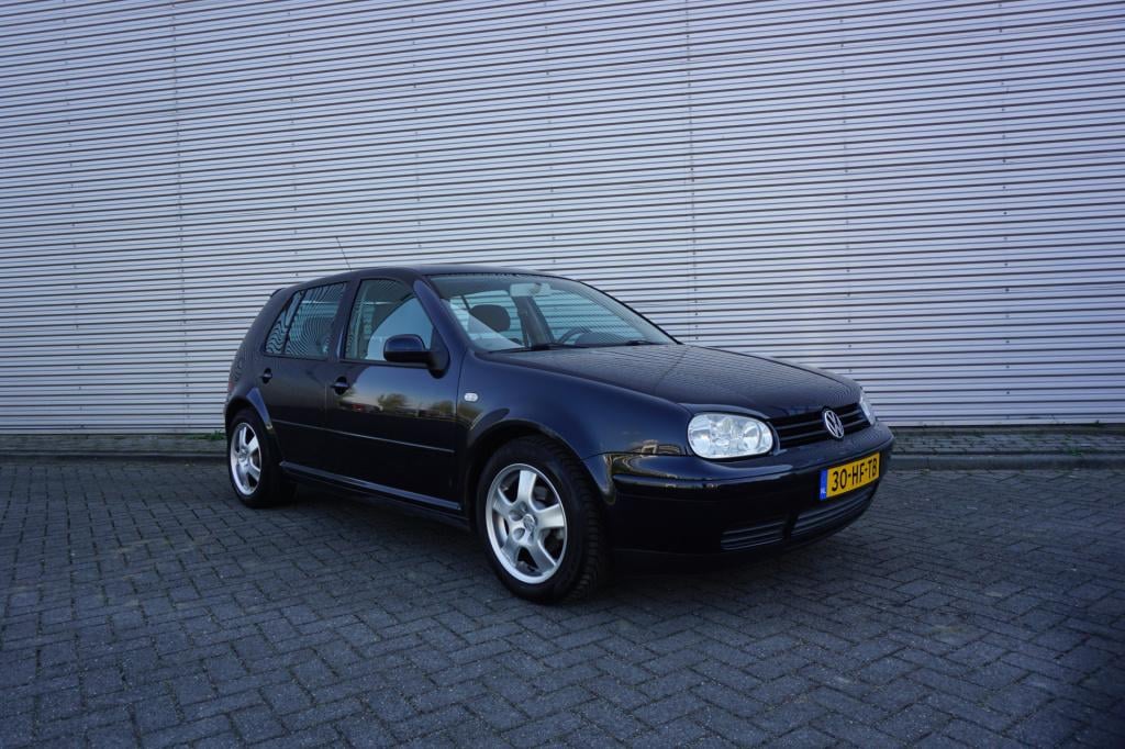 Volkswagen Golf 1.6-16v trendline airco / cruise / elektr. ramen / trekhaak
