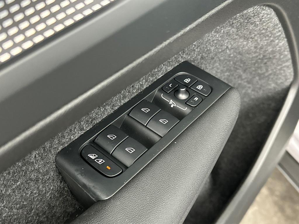 Volvo Ec40 extended range plus dark