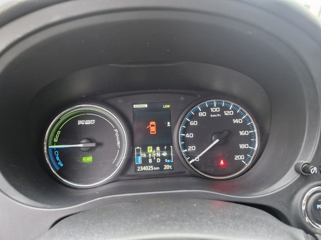Mitsubishi Outlander 2.0 phev instyle+