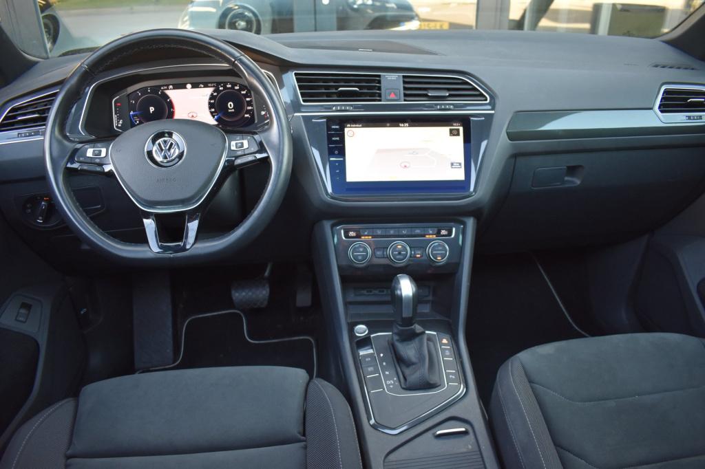 Volkswagen Tiguan 1.5 tsi act highline r-line | trekhaak | panoramadak | dy