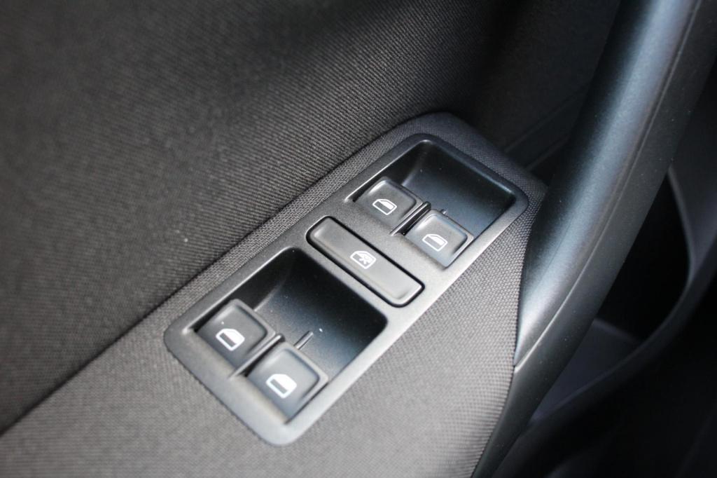 Volkswagen Polo 1.0 mpi comfortline - 5drs - stoel verwarming - pdc rondom 