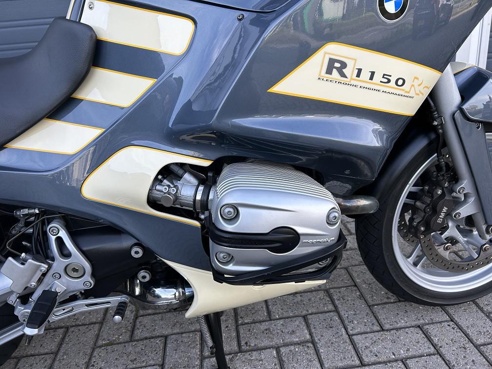 Puntgave BMW R1150RS uit 2003 met slechts 50dkm, kofferset etc, €2250,-
