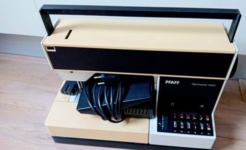 Pfaff tiptronic 1027 naaimachine
