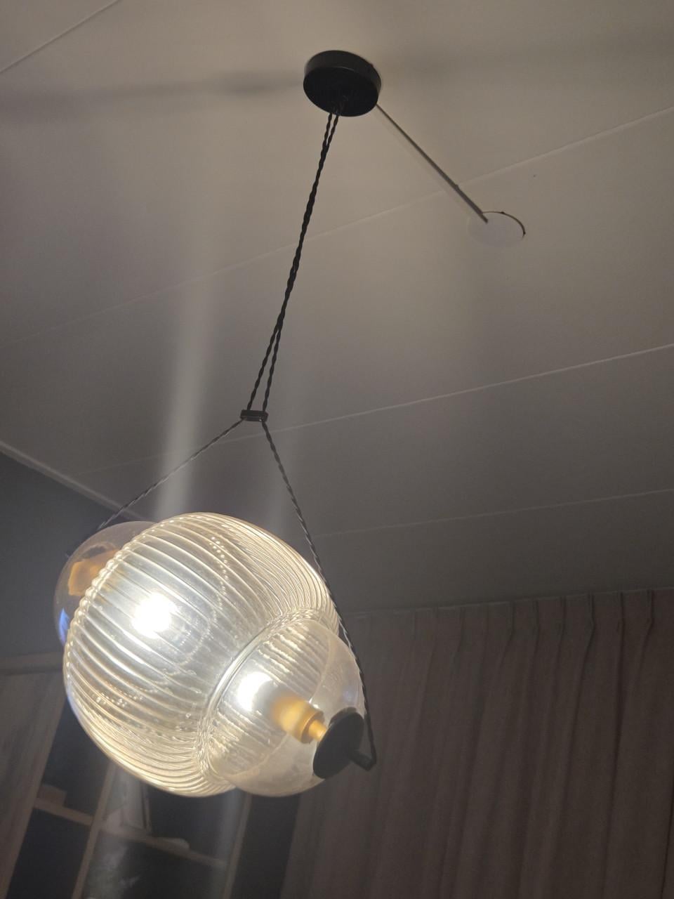 Vintage glazen hanglamp jaren 70 – gerookt ribbelglas