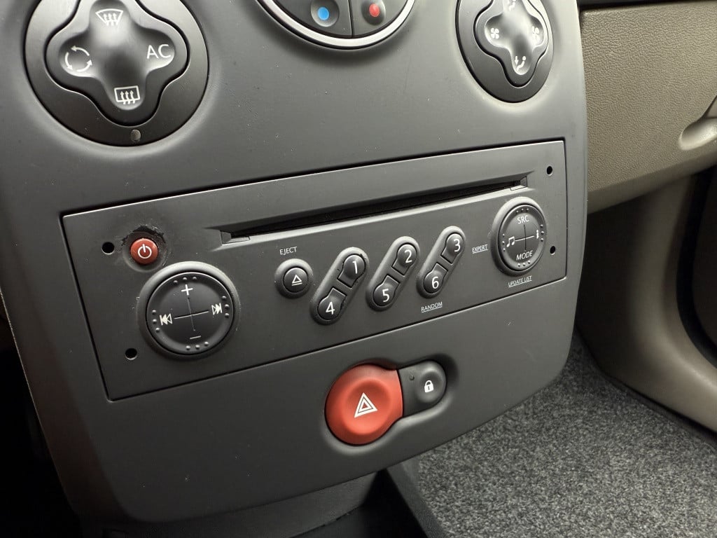 Renault Clio 1.4-16v authentique // airco // 1e eigenaar //