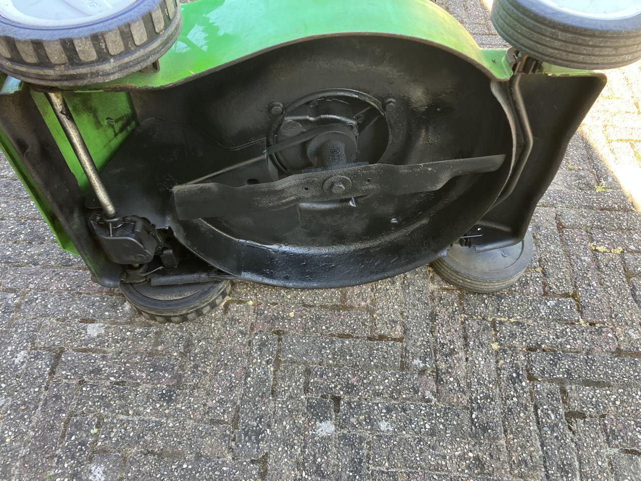 TE KOOP: VIKING/STIHL GRASMAAIER MB 248T.