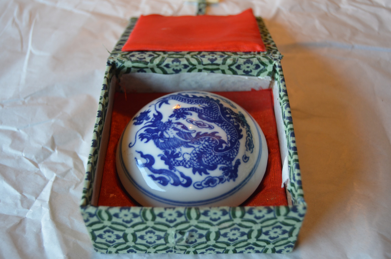 Chinees porseleinen doosje met zegellak
