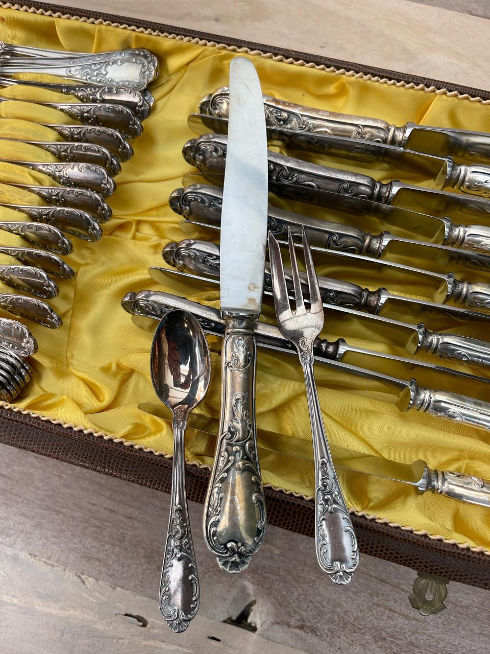 12 delig zwaar verzilverd bestek set