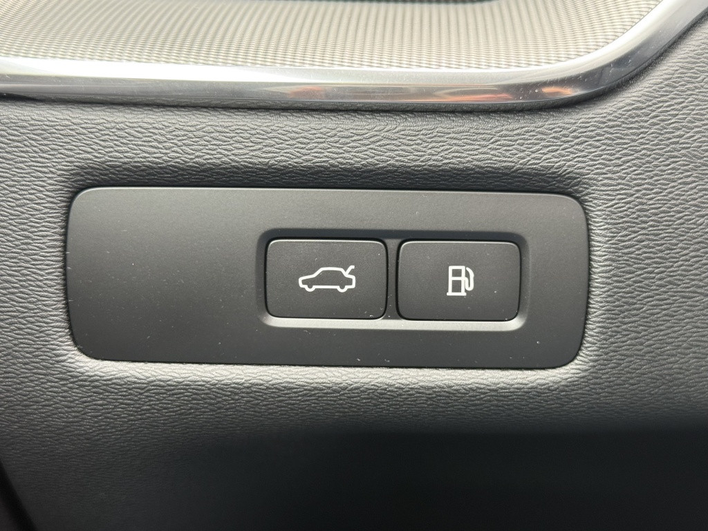 Volvo XC60 t8 455pk recharge black edition| panodak| trekhaak| adap.cruise|