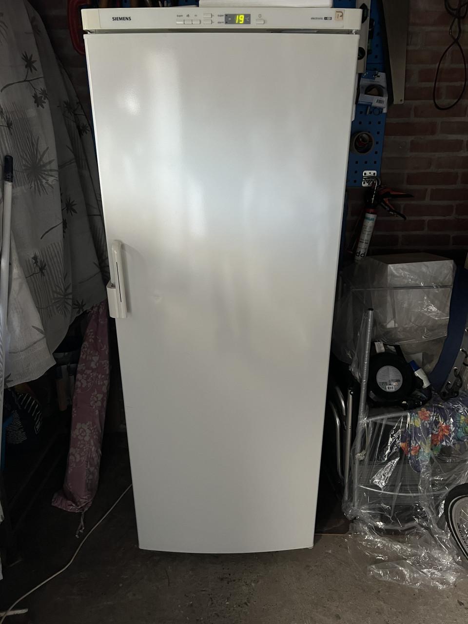 Gratis!! Siemens Vrieskast met defect vriest tot -9