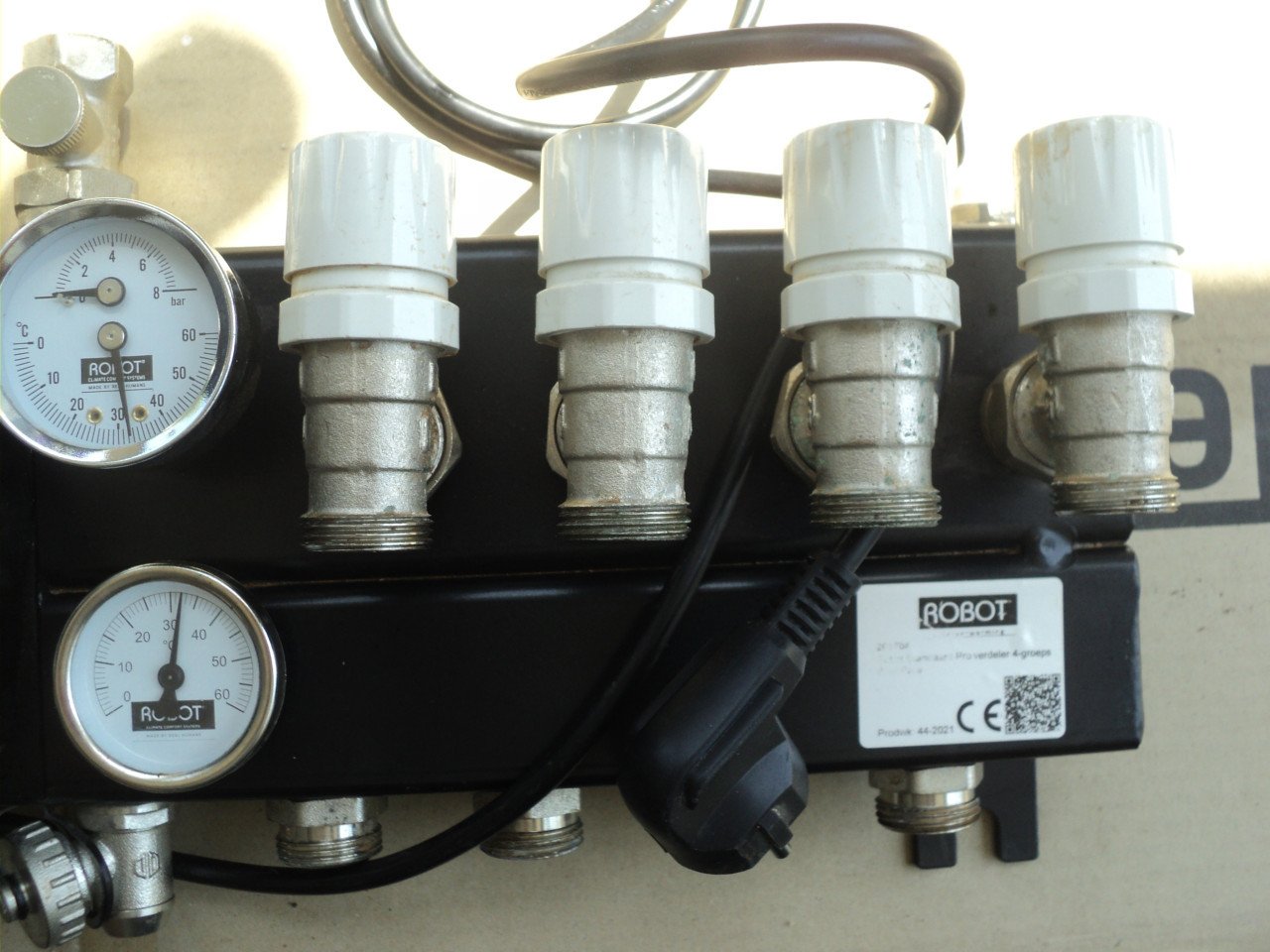 Vrijwel nieuwe 4 groep verdeler vloerverwarming ENERGI ZUINIG +