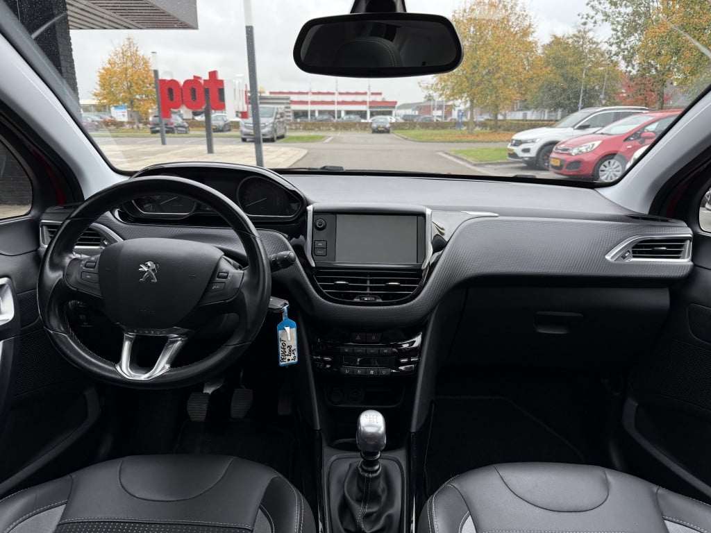 Peugeot 2008 1.2 puretech allure // 29.000km! //