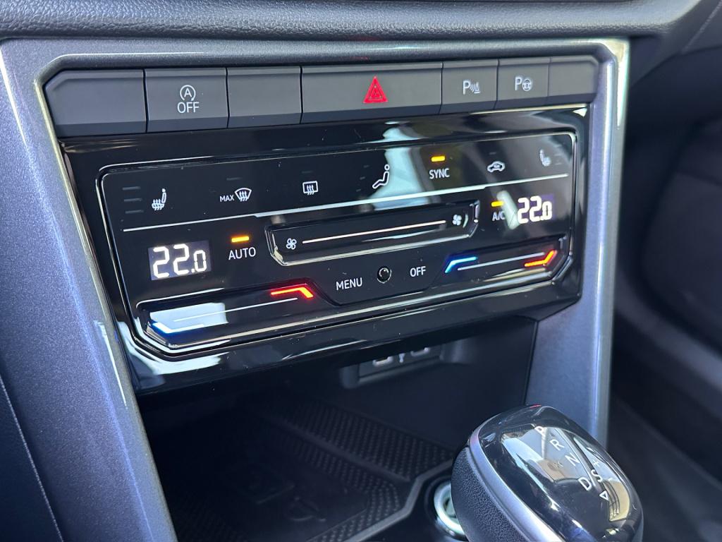 Volkswagen T-roc 1.5 tsi 150pk dsg style | trekhaak | navi | iq light | ada