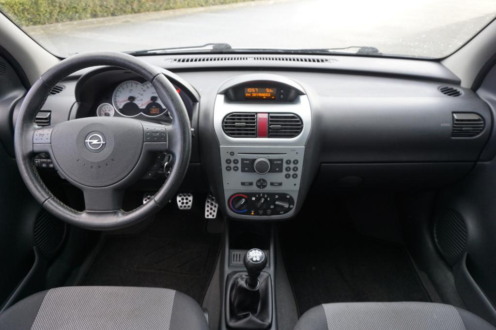 Opel Corsa 1.2-16v silverline airco / elektr. ramen / parkeersens. / lm vel