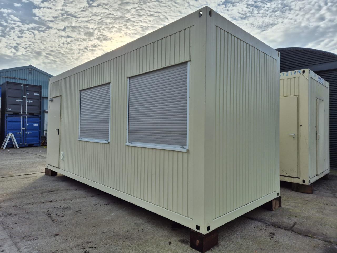20ft kantoorunit 6x2.5 meter met veel ramen