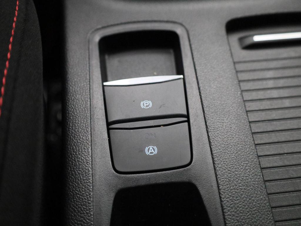 Ford Focus wagon 1.0 ecoboost hybrid st line x business trekhaak - all-weat