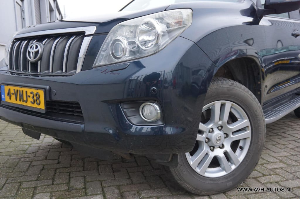 Toyota Land Cruiser 3.0 d-4d-f vx window van